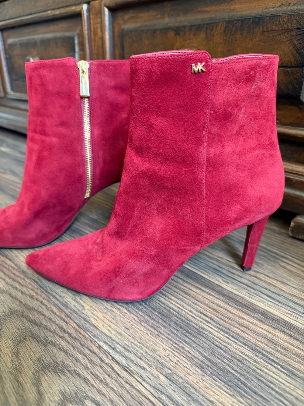 NWOT Michael Kors Red Suede Pointed Ankle Booties with Gold Zipper - Picture 4 of 6
